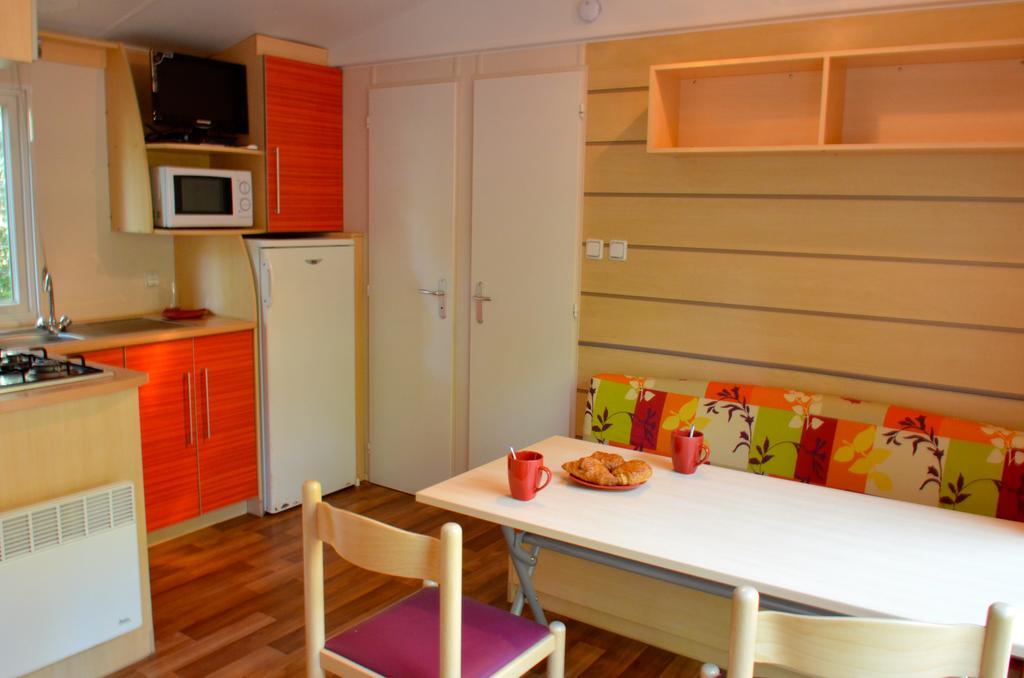 Camping Le Clos Des Pins Longeville-sur-Mer Buitenkant foto